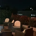 尹迪佩登萨酒店 *