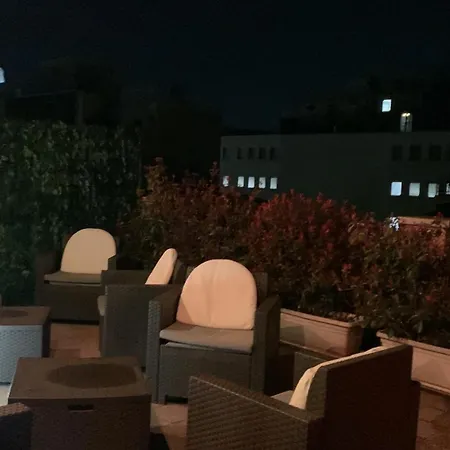 尹迪佩登萨酒店 *