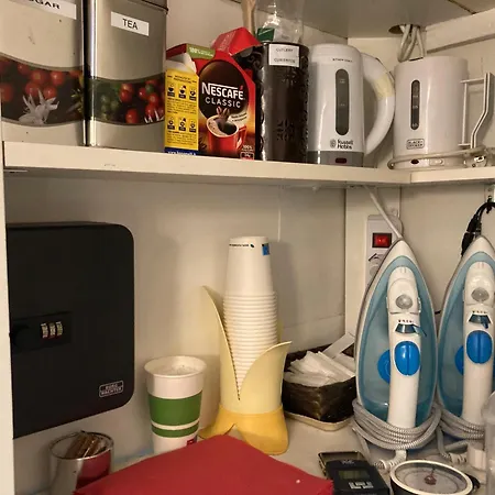 尹迪佩登萨酒店 *