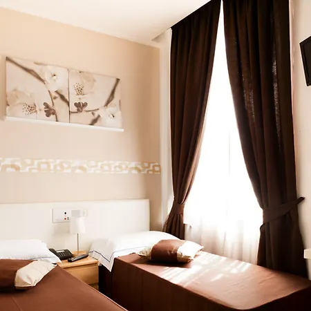 尹迪佩登萨酒店 *